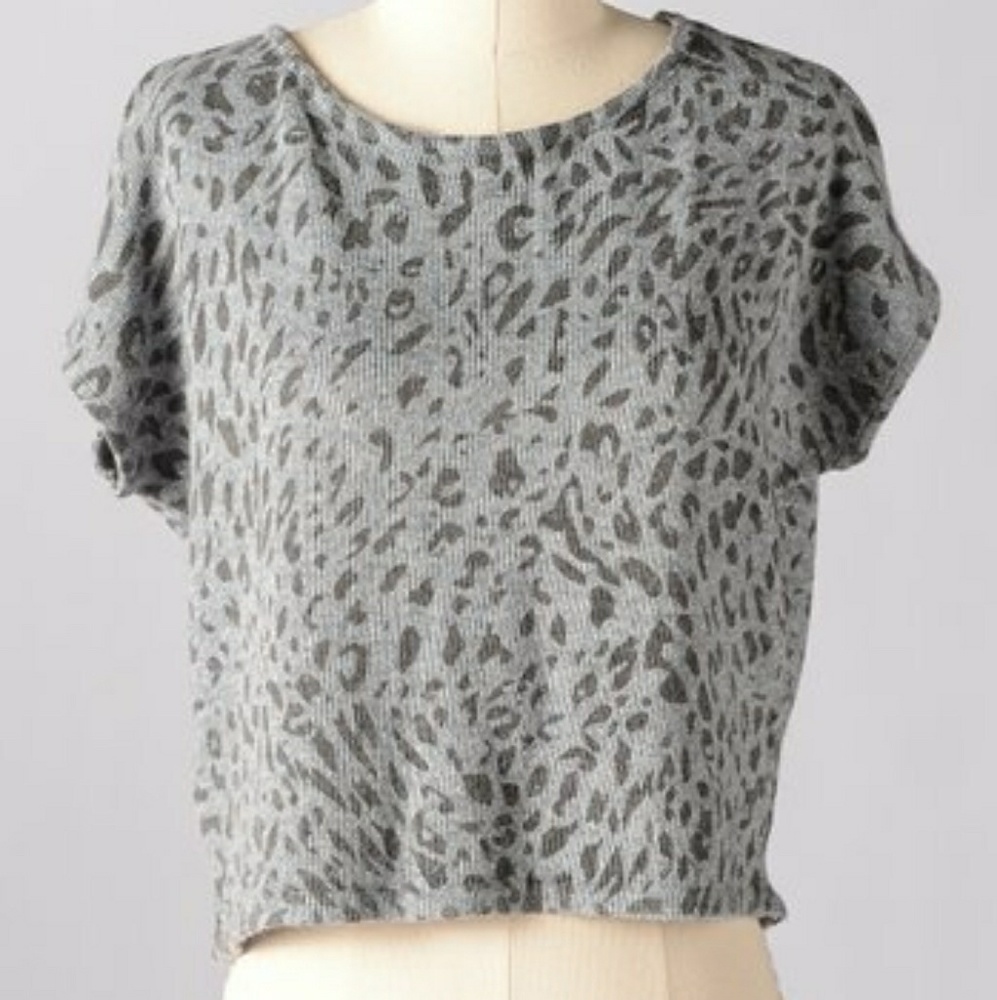 Downeast Basics Gray Leopard Classy Crop S…